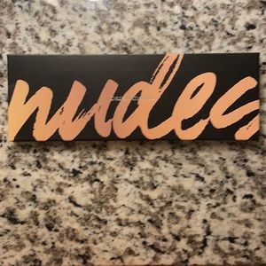 BAREMINERALS NUDES PALLET